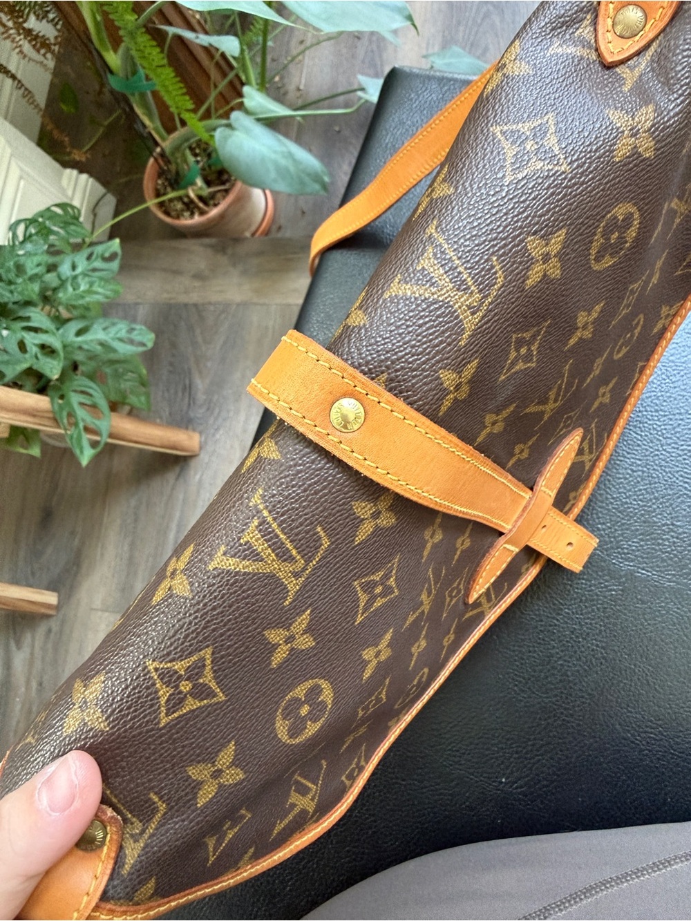 Louis Vuitton Monogram Canvas Messenger Bag with Tan Trim - Picture 8 of 14
